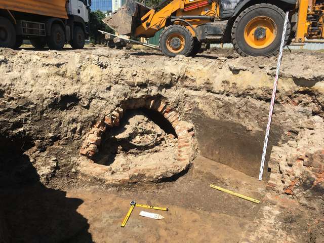 Археологічні знахідки на місці реконструкції скверу пам’яті Героїв України