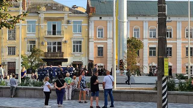 Сквер пам’яті Героїв України на розі вул. Небесної Сотні та вул. Гагаріна в м. Полтава.