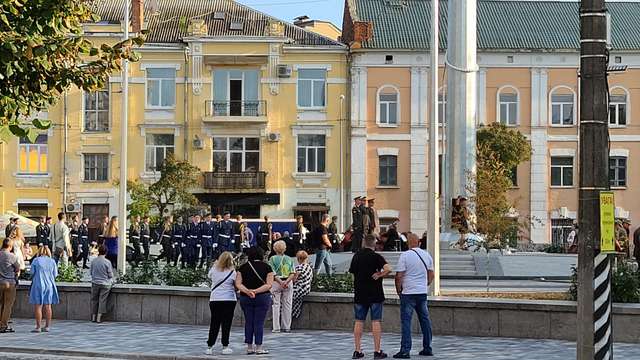Сквер пам’яті Героїв України на розі вул. Небесної Сотні та вул. Гагаріна в м. Полтава.