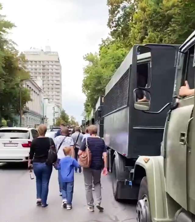 Вечірка для обраних у Маріїнському парку_1