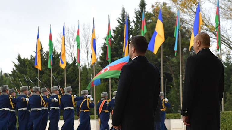 «Ґеополітика тостів»: Москва не дозволить Баку підтримувати Київ