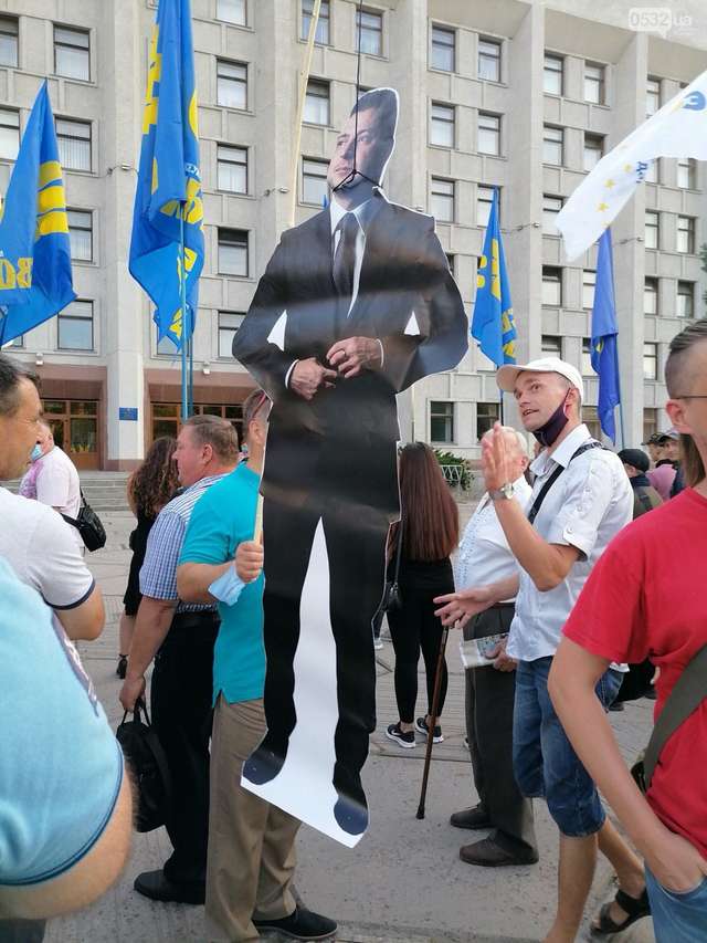 Анатолій Банний на площі перед Полтавською ОДА 25.07.2020 року
