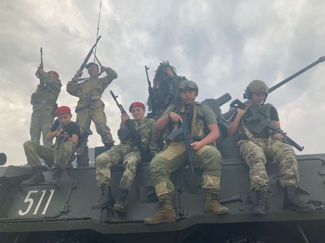 Кремль привчає дітей у Криму вбивати «ненависних українців»_1