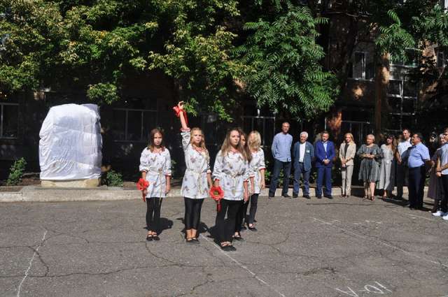У Краматорську відкрили новий пам’ятник Василю Стусу_1