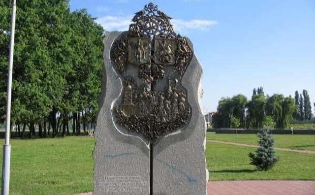 У Києві демонтували пам’ятний знак на честь дружби з московією_2