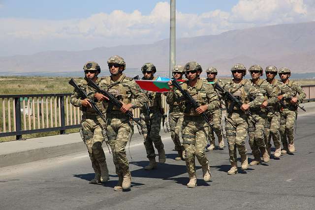 Турецькі війська перекидаються в Нахчиван._3