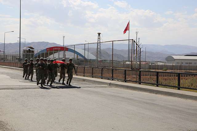 Турецькі війська перекидаються в Нахчиван._6