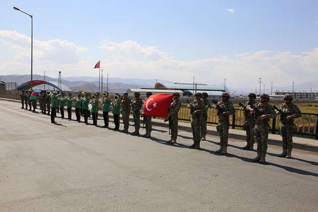 Турецькі війська перекидаються в Нахчиван._12