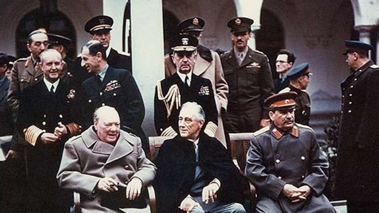 Груповий знімок учасників Ялтинської конференції: В.Черчилль, Ф. Д. Рузвельт, Й. В. Сталін