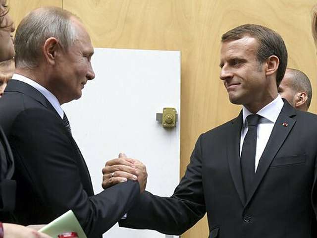 Путінська шістка Макрон: всупереч гидотам теперішнього часу продовжуватимемо зближення з РФ_1