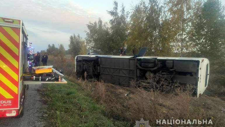 На Полтавщині у ДТП потрапив автобус з пасажирами