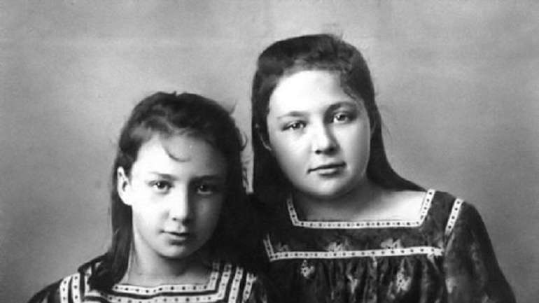 Анастасія (ліворуч) і Марина (праворуч) Цвєтаєви