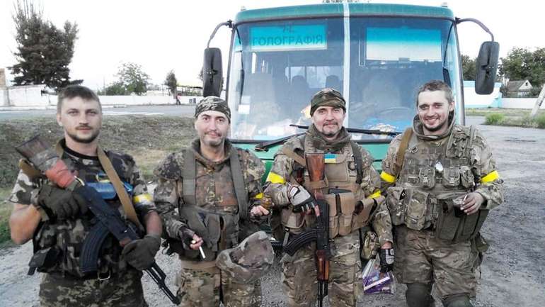 Бійці підрозділу "Сармат" після виходу з Іловайського оточення (серпень 2014 року)