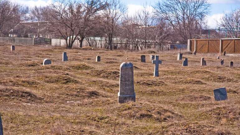 На Придніпров'ї забудовники захоплюють козацький цвинтар