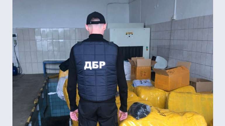 На Чернівецькій митниці ДБР припинило контрабанду товарів з Румунії на 2,5 млн гривень