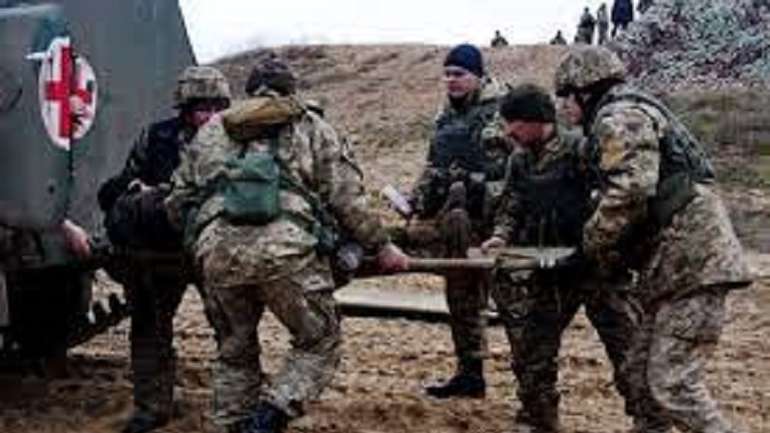 Внаслідок ворожого вогню один український військовий дістав поранення — штаб ООС