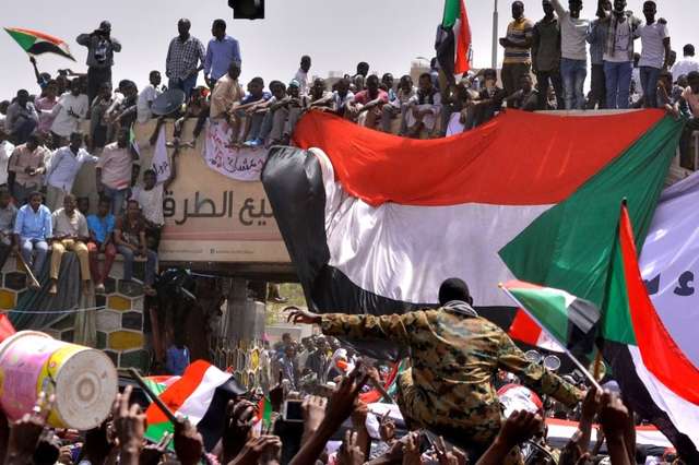 Влада військових у Судані боїться власного народу_2