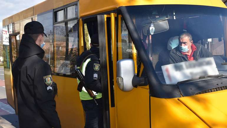 Поліція Полтави розпочала перевіряти наявність ковід-сертифікатів у водіїв автобусів та пасажирів