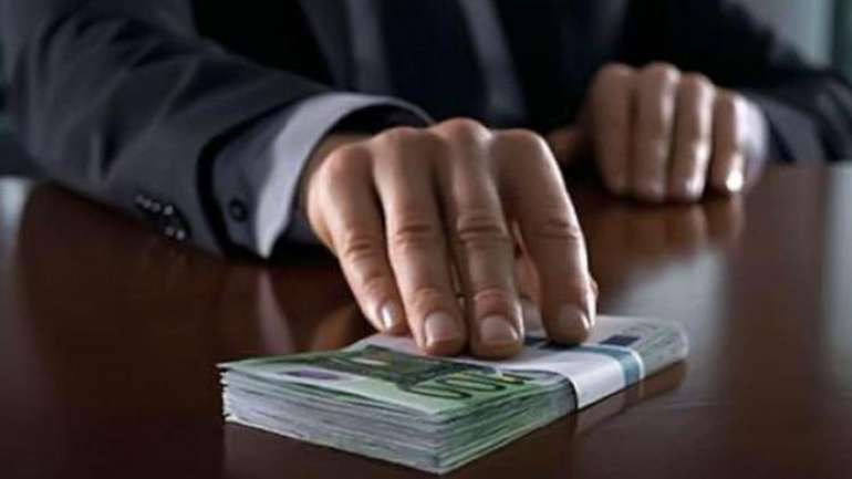 Останніх 8 років Україну штормить чиновниче свавілля.