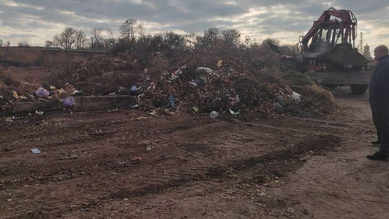 Скільки не прибирай, а у Миргородському районі постійно з'являються стихійні звалища