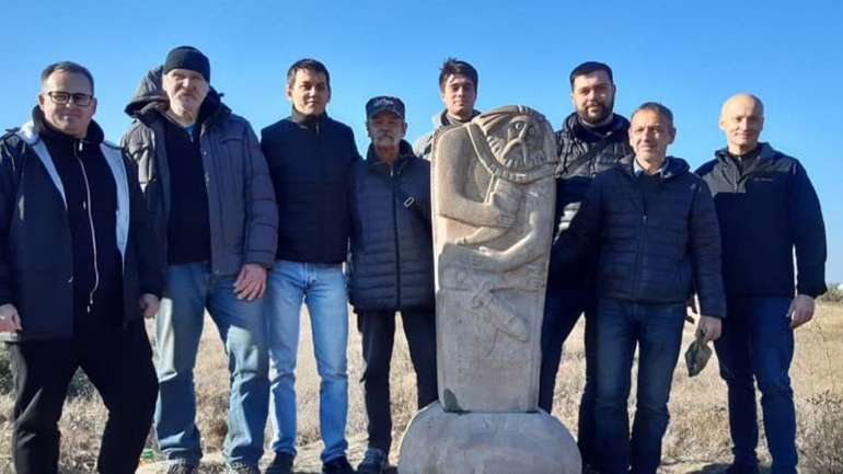 Неподалік Дніпра встановили першого «Захисника курганів»