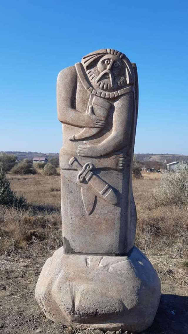 Неподалік Дніпра встановили першого «Захисника курганів»_5