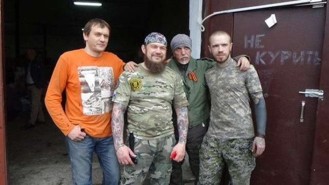 Засновник ПВК «МАР» Олексій Марушенко, другий ліворуч