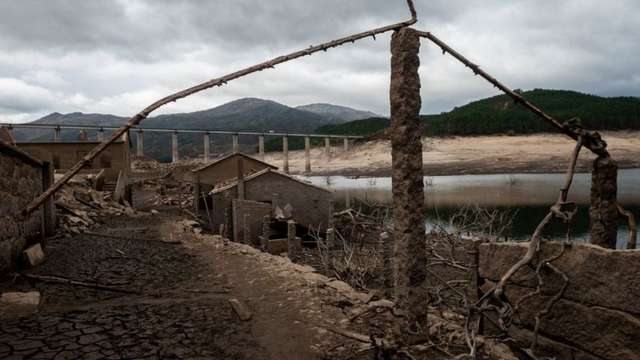В Іспанії з-під води вийшло село, яке затопили 30 років тому_7