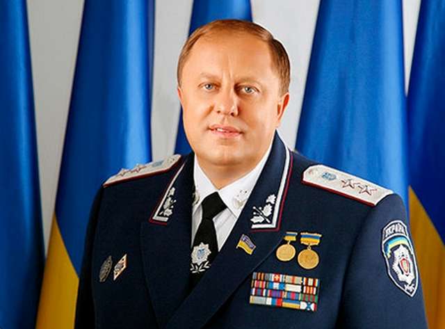 Колишній нардеп від Партії регіонів, генерал-лейтенант міліції у відставці Василь Грицак. Тривалий час його пов'язували із консорціумом ЄДАПС – найбільшим виробником ідентифікаційних документів із високим ступенем захисту та інформаційних систем