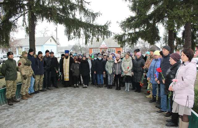 У селі на Полтавщині встановили меморіальну табличку загиблому бійцю ЗСУ_4