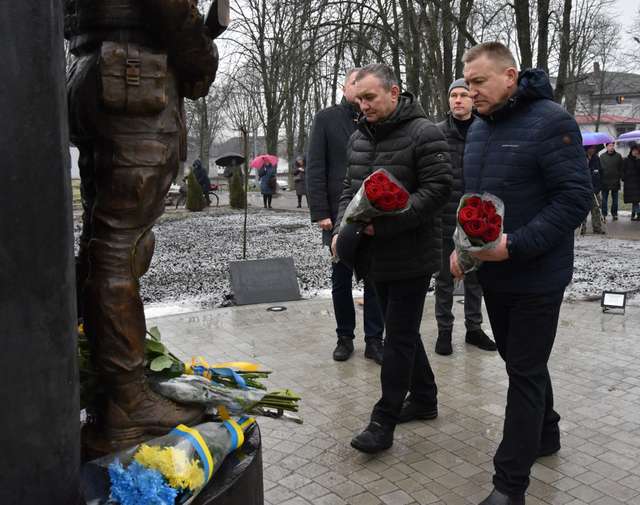 Пирятинці пам'ятають геройський Чин захисників України_1