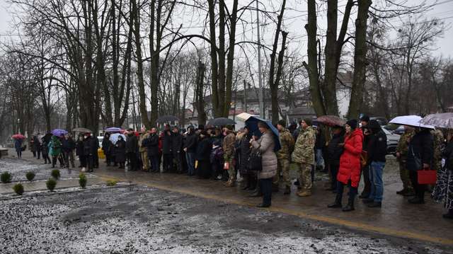 Пирятинці пам'ятають геройський Чин захисників України_4