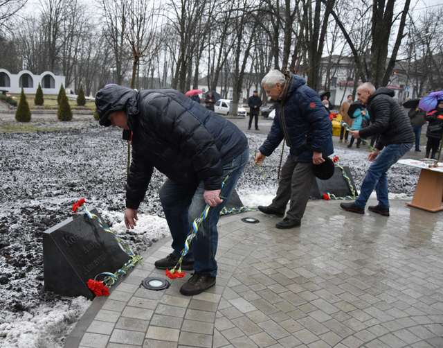 Пирятинці пам'ятають геройський Чин захисників України_6