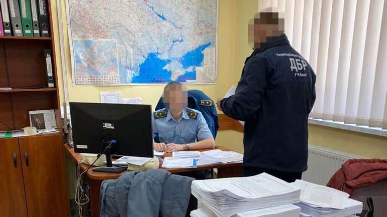 Перед судом постануть інспектори Черкаської митниці, які завдали державі збитків на 20 млн гривень