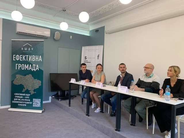 Україні потрібні активні люди на рівні громади, а не