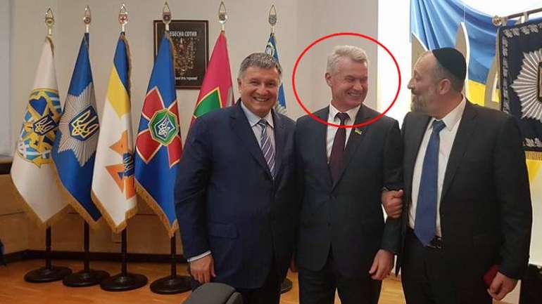 Очільник Гадяча (у центрі)