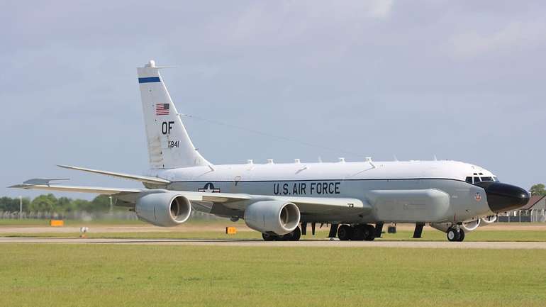 Ситуацію на Донбасі моніторить літак США RC-135V