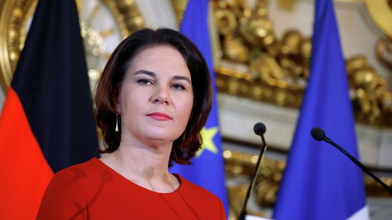 Міністр закордонних справ Німеччини уникає питань про можливість постачання Україні оборонної зброї