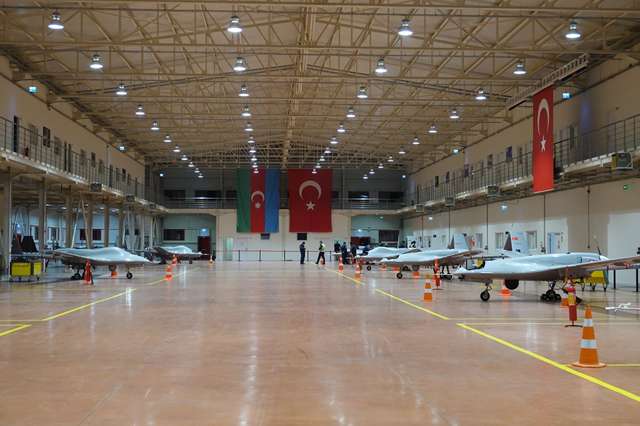 Турецькі розвідувально-ударні безпілотні літальні апарати Bayraktar TB2, у тому числі нової модифікації Bayraktar TB2S, оснащеної системою супутникового зв'язку (з характерним 