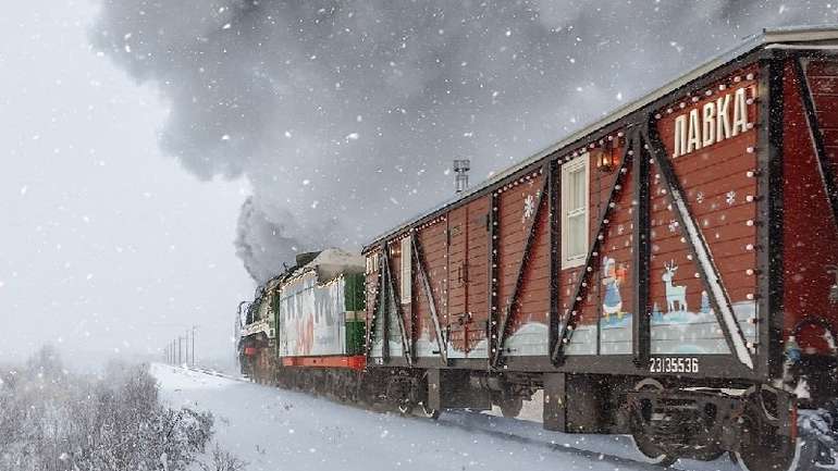 Потяг із Дідом Морозом-чекістом застряг у заметах на Поволжі