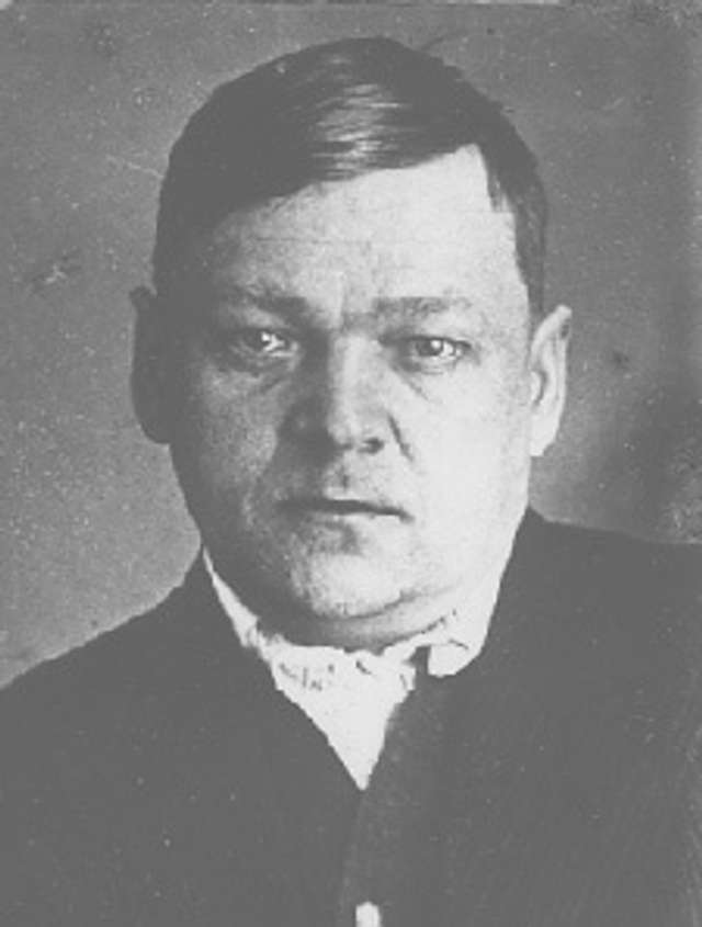 Іван Краваль – доктор економічних наук, із 1935 р. очолював радянську статистику – ЦУНГО Держплану СРСР. За проведення перепису 1937 р. нагороджений орденом Леніна. Розстріляний