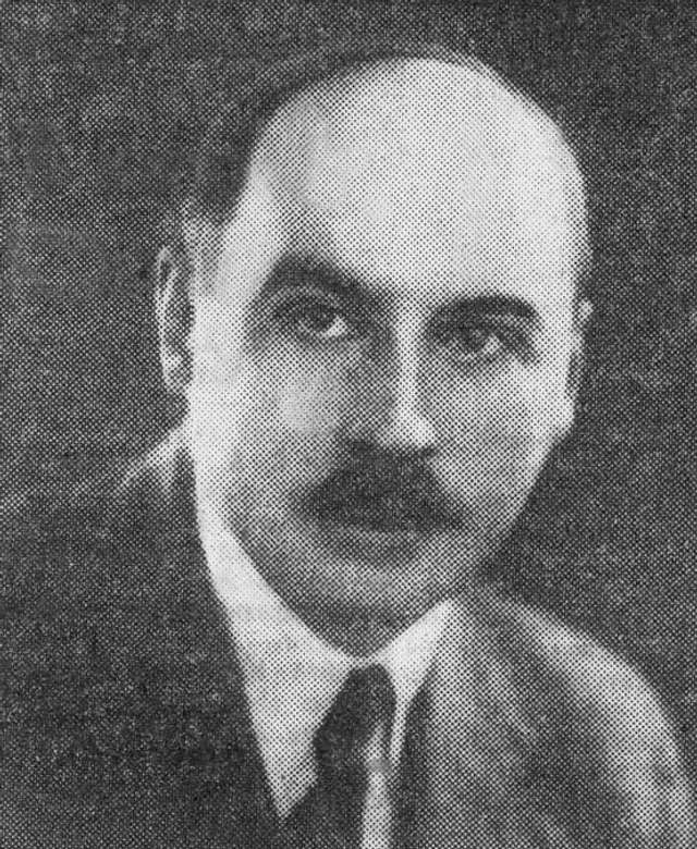 Яків Яковлєв (Епштейн) – один з активних діячів компартії. У 1919 р. організував більшовицький бунт в Харкові, ц 1919-1920 р. очолював губернські парткомітети у Єкатеринославі, Києві, Харкові. У період Голодомору був наркомом землеробства СРСР. Причетний до створення комнезамів, колективізації, ліквідації куркульства, закриття храмів та вилучення церковних цінностей. Розстріляний