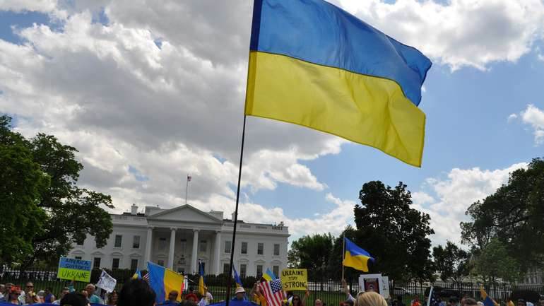 Putin – out ! Біля стін Білого дому у Вашингтоні пройшов мирний мітинг на підтримку України