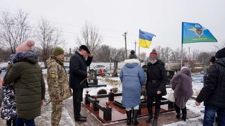 Глобинська громада вшанувала полеглого на Сході земляка