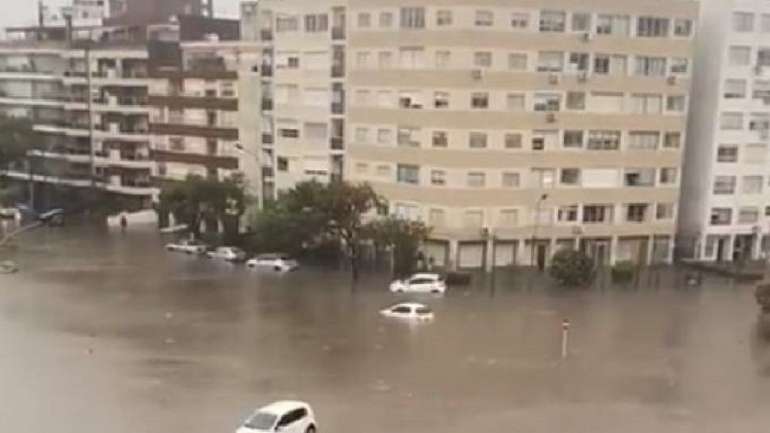 Столиця Уруґваю пішла під воду через нестримні зливи