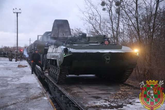 Росія перекидає до Білорусі винищувачі Су-35 та ЗРС С-400_1