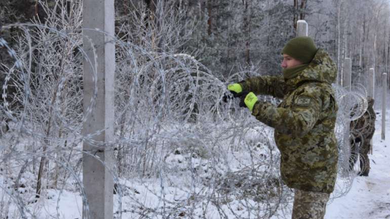 Прикордонники показали, як посилено облаштовують кордон з Білоруссю