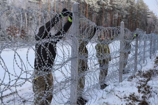 Прикордонники показали, як посилено облаштовують кордон з Білоруссю_6