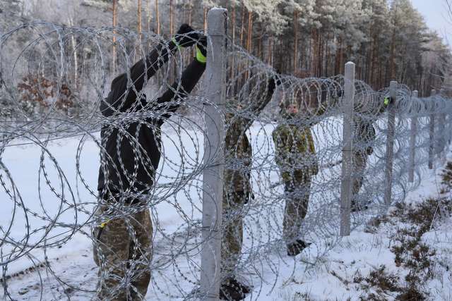 Прикордонники показали, як посилено облаштовують кордон з Білоруссю_5