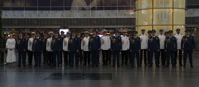 У міжнародних аеропортах України вшанували захисників Донецького аеропорту_2